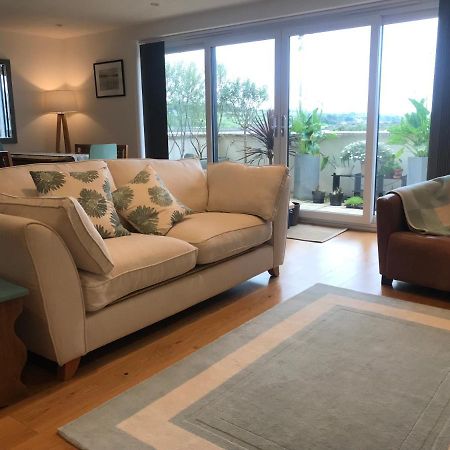 Modern Apartment With Stunning Views, Close To Amenities And St Ives เฮล ภายนอก รูปภาพ