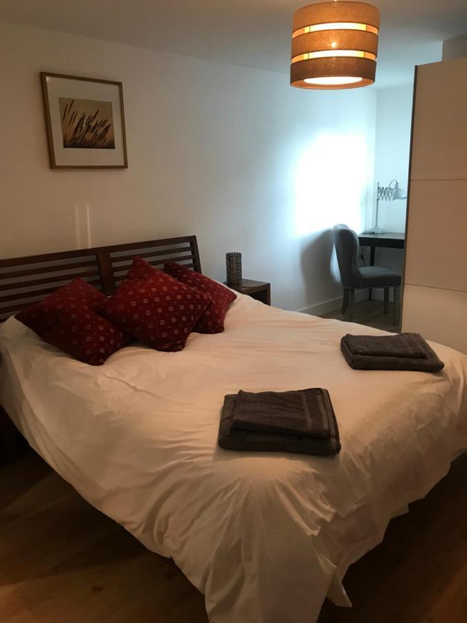 Modern Apartment With Stunning Views, Close To Amenities And St Ives เฮล ภายนอก รูปภาพ